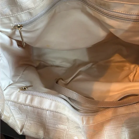 Authentic Chanel New Travel Line MM Tote Bag in Classic Beige - Picture 6 of 14